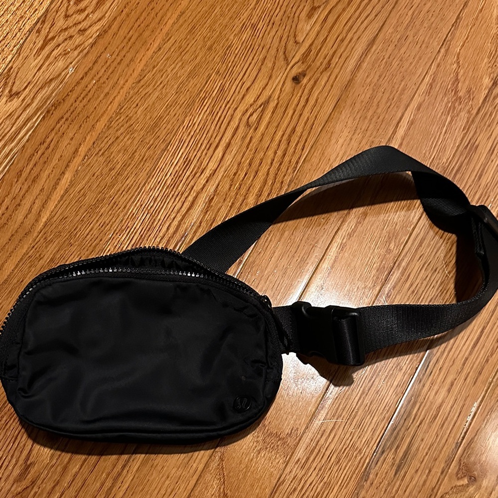 Lululemon black Fanny pack